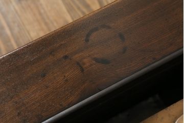 和製アンティーク　重厚!!　総欅(ケヤキ)材　力強い杢目と黒タンのアクセントが目を惹く関西火鉢(囲炉裏、長火鉢、木製火鉢、座卓、ローテーブル、コクタン、黒檀)(R-067736)