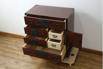 中古　美品　欅産業　漆塗り　仙台箪笥　KC-18　力強い杢目が目を引く中型車箪笥　定価約55万円　(R-067737)