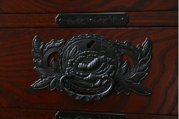 中古　美品　欅産業　漆塗り　仙台箪笥　KC-18　力強い杢目が目を引く中型車箪笥　定価約55万円　(R-067737)