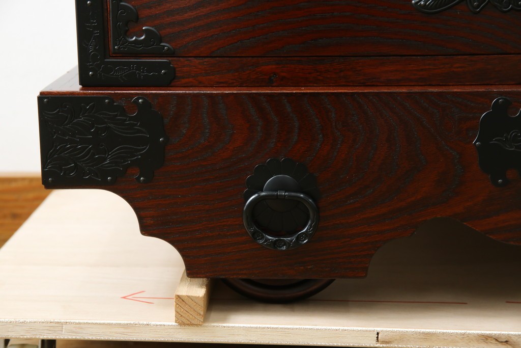 中古　美品　欅産業　漆塗り　仙台箪笥　KC-18　力強い杢目が目を引く中型車箪笥　定価約55万円　(R-067737)