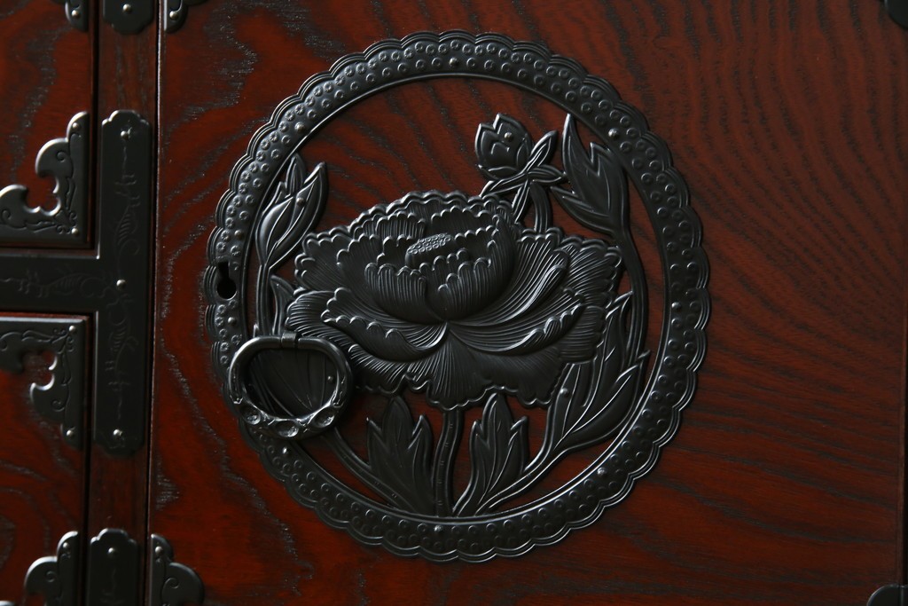 中古　美品　欅産業　漆塗り　仙台箪笥　KC-18　力強い杢目が目を引く中型車箪笥　定価約55万円　(R-067737)