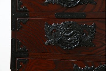 中古　美品　欅産業　漆塗り　仙台箪笥　KC-18　力強い杢目が目を引く中型車箪笥　定価約55万円　(R-067737)