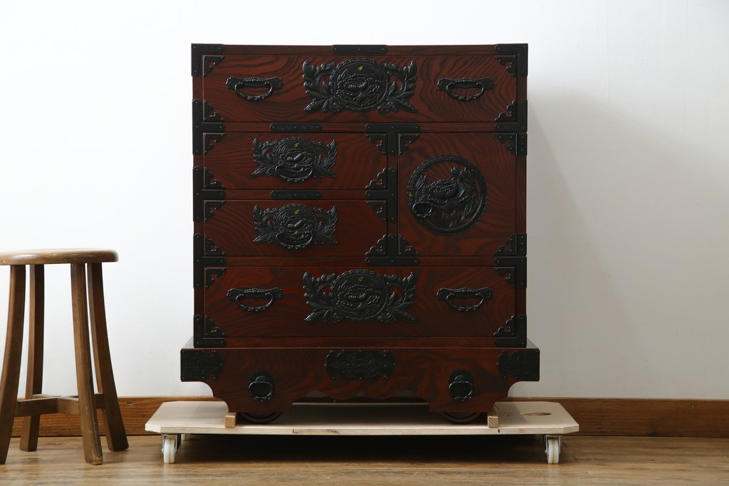 中古　美品　欅産業　漆塗り　仙台箪笥　KC-18　力強い杢目が目を引く中型車箪笥　定価約55万円　(R-067737)