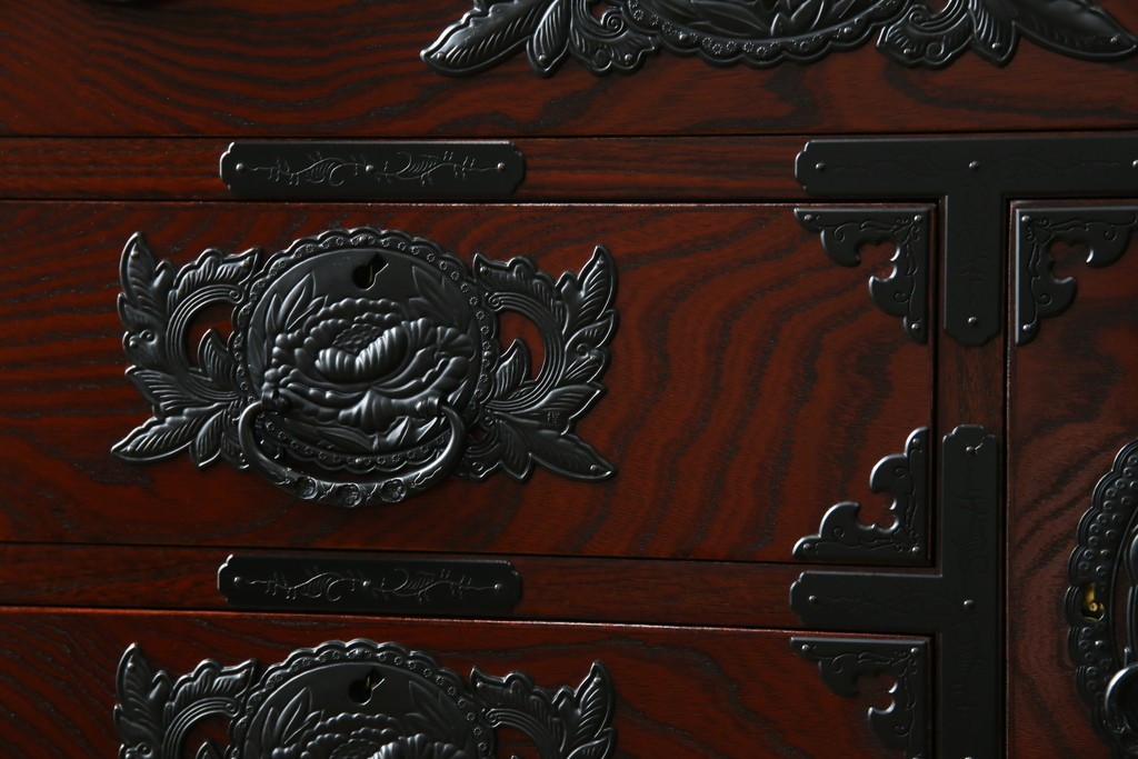 中古　美品　欅産業　漆塗り　仙台箪笥　KC-18　力強い杢目が目を引く中型車箪笥　定価約55万円　(R-067737)