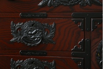 中古　美品　欅産業　漆塗り　仙台箪笥　KC-18　力強い杢目が目を引く中型車箪笥　定価約55万円　(R-067737)