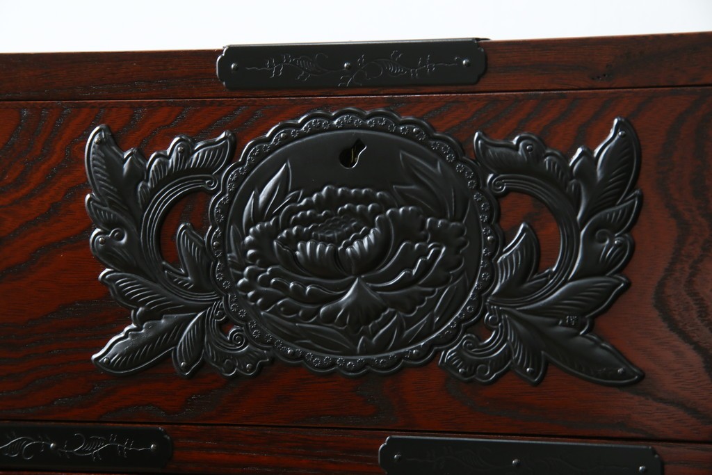 中古　美品　欅産業　漆塗り　仙台箪笥　KC-18　力強い杢目が目を引く中型車箪笥　定価約55万円　(R-067737)