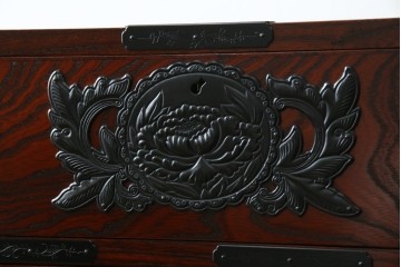 中古　美品　欅産業　漆塗り　仙台箪笥　KC-18　力強い杢目が目を引く中型車箪笥　定価約55万円　(R-067737)