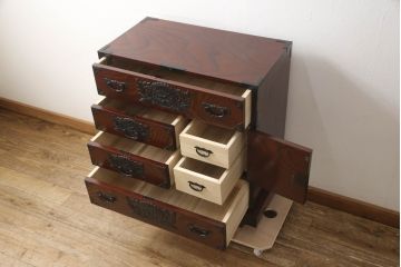 中古　美品　欅産業　漆塗り　仙台箪笥　KC-18　力強い杢目が目を引く中型車箪笥(小箪笥、収納タンス、チェスト、引き出し)(定価約55万円)(R-067737)