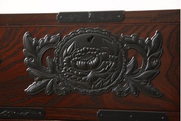 中古　美品　欅産業　漆塗り　仙台箪笥　KC-18　力強い杢目が目を引く中型車箪笥(小箪笥、収納タンス、チェスト、引き出し)(定価約55万円)(R-067737)