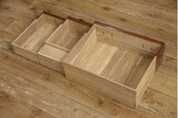 和製アンティーク　美品!!　内部桐材　黒漆塗り　凝ったデザインの金具が上品な庄内小箪笥(庄内箪笥、枕箪笥、時代箪笥、整理タンス、収納タンス、和たんす、サイドチェスト、引き出し)(R-067740)