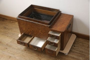 和製アンティーク　総欅(ケヤキ)材　和の趣漂う杢目の素晴らしい長火鉢(囲炉裏、木製火鉢)(R-067741)