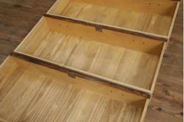 中古　岩谷堂箪笥　天板リメイク　南部鉄器金具　重厚かつ上品な佇まいのローチェスト(ローボード、サイドボード、リビングボード、テレビ台、テレビボード、引き出し、和箪笥、収納タンス)(R-067743)