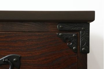 中古　岩谷堂箪笥　天板リメイク　南部鉄器金具　重厚かつ上品な佇まいのローチェスト(ローボード、サイドボード、リビングボード、テレビ台、テレビボード、引き出し、和箪笥、収納タンス)(R-067743)