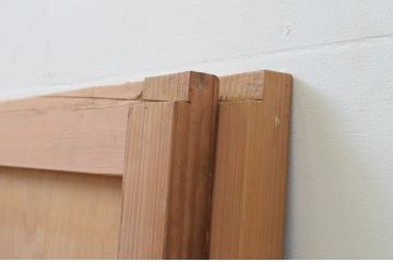 アンティーク建具　杉材　落ち着いた和の空間を演出する板戸窓2枚セット(引き戸)(R-067762)