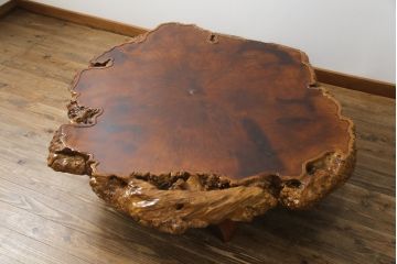 和製ビンテージ　花梨(カリン)材　大振り!!　極厚天板9cm!!　堂々とした威厳あふれる佇まいが魅力的な1枚板座卓(センターテーブル、ローテーブル、ヴィンテージ、一枚板)(R-067767)
