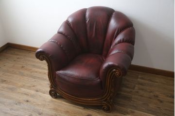 中古　イタリア高級家具　本革　貝殻のようなシェルバックのデザインがお洒落な1人掛けレザーソファ(ラウンジチェア、アームソファ、一人掛けソファ、パーソナルチェア)(R-067770)