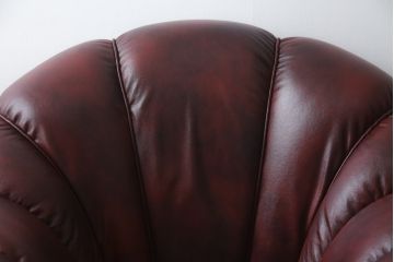 中古　イタリア高級家具　本革　貝殻のようなシェルバックのデザインがお洒落な1人掛けレザーソファ(ラウンジチェア、アームソファ、一人掛けソファ、パーソナルチェア)(R-067770)