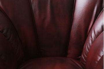 中古　イタリア高級家具　本革　貝殻のようなシェルバックのデザインがお洒落な1人掛けレザーソファ(ラウンジチェア、アームソファ、一人掛けソファ、パーソナルチェア)(R-067770)
