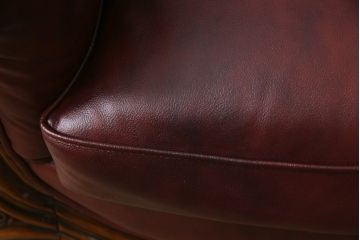 中古　イタリア高級家具　本革　貝殻のようなシェルバックのデザインがお洒落な1人掛けレザーソファ(ラウンジチェア、アームソファ、一人掛けソファ、パーソナルチェア)(R-067770)