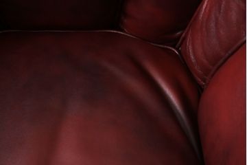 中古　イタリア高級家具　本革　貝殻のようなシェルバックのデザインがお洒落な1人掛けレザーソファ(ラウンジチェア、アームソファ、一人掛けソファ、パーソナルチェア)(R-067770)
