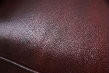 中古　イタリア高級家具　本革　貝殻のようなシェルバックのデザインがお洒落な1人掛けレザーソファ(ラウンジチェア、アームソファ、一人掛けソファ、パーソナルチェア)(R-067770)