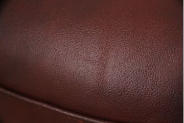 中古　イタリア高級家具　本革　貝殻のようなシェルバックのデザインがお洒落な1人掛けレザーソファ(ラウンジチェア、アームソファ、一人掛けソファ、パーソナルチェア)(R-067770)