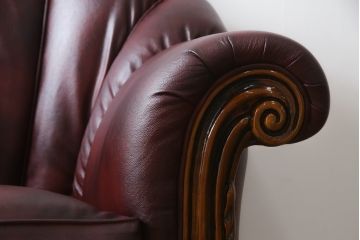 中古　イタリア高級家具　本革　貝殻のようなシェルバックのデザインがお洒落な1人掛けレザーソファ(ラウンジチェア、アームソファ、一人掛けソファ、パーソナルチェア)(R-067770)