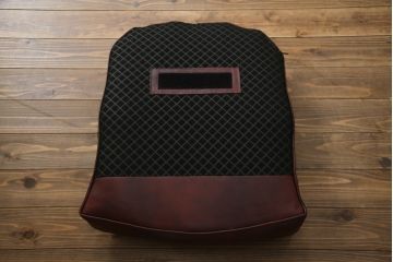 中古　イタリア高級家具　本革　貝殻のようなシェルバックのデザインがお洒落な1人掛けレザーソファ(ラウンジチェア、アームソファ、一人掛けソファ、パーソナルチェア)(R-067770)