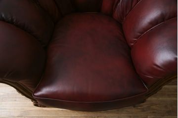 中古　イタリア高級家具　本革　貝殻のようなシェルバックのデザインがお洒落な1人掛けレザーソファ(ラウンジチェア、アームソファ、一人掛けソファ、パーソナルチェア)(R-067771)