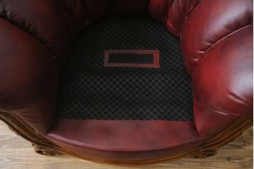 中古　イタリア高級家具　本革　貝殻のようなシェルバックのデザインがお洒落な1人掛けレザーソファ(ラウンジチェア、アームソファ、一人掛けソファ、パーソナルチェア)(R-067771)