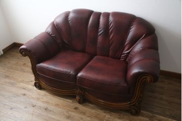 中古　美品　イタリア高級家具　本革　貝殻のようなシェルバックのデザインがお洒落な2人掛けレザーソファ(ラブソファ、二人掛け、アームソファ)(R-067772)