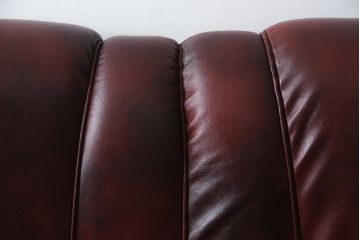中古　美品　イタリア高級家具　本革　貝殻のようなシェルバックのデザインがお洒落な2人掛けレザーソファ(ラブソファ、二人掛け、アームソファ)(R-067772)