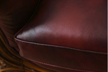 中古　美品　イタリア高級家具　本革　貝殻のようなシェルバックのデザインがお洒落な2人掛けレザーソファ(ラブソファ、二人掛け、アームソファ)(R-067772)