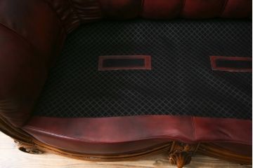 中古　美品　イタリア高級家具　本革　貝殻のようなシェルバックのデザインがお洒落な2人掛けレザーソファ(ラブソファ、二人掛け、アームソファ)(R-067772)