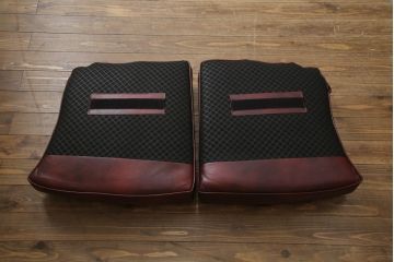 中古　美品　イタリア高級家具　本革　貝殻のようなシェルバックのデザインがお洒落な2人掛けレザーソファ(ラブソファ、二人掛け、アームソファ)(R-067772)