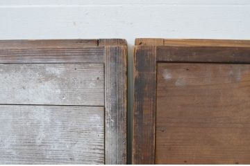 アンティーク建具　杉材　和モダンな空間作りにおすすめな縦桟の板戸窓2枚セット(引き戸、格子戸)(R-067776)
