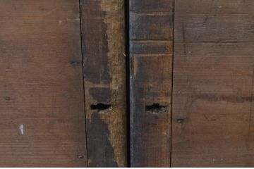 アンティーク建具　杉材　和モダンな空間作りにおすすめな縦桟の板戸窓2枚セット(引き戸、格子戸)(R-067778)