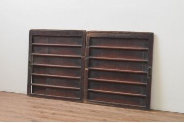 アンティーク建具　杉材　和モダンな空間作りにおすすめな横桟の板戸窓2枚セット(引き戸)(R-067784)