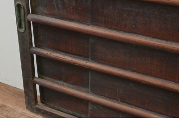 アンティーク建具　杉材　和モダンな空間作りにおすすめな横桟の板戸窓2枚セット(引き戸)(R-067784)