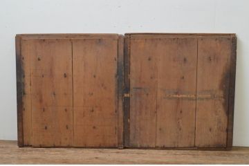 アンティーク建具　杉材　和モダンな空間作りにおすすめな横桟の板戸窓2枚セット(引き戸)(R-067784)