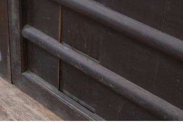 アンティーク建具　杉材　和モダンな空間作りにおすすめな横桟の板戸窓2枚セット(引き戸)(R-067785)