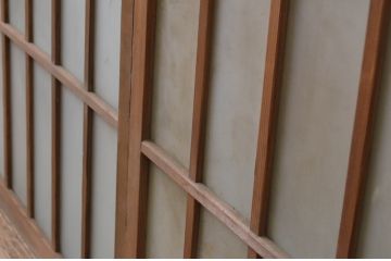 アンティーク建具　レトロな空間作りにおすすめな格子入りガラス窓2枚セット(引き戸、格子戸、ガラス戸)(R-067787)