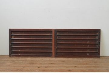 アンティーク建具　杉材　和モダンな空間作りにおすすめな横桟の板戸窓2枚セット(引き戸)(R-067790)