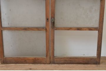 アンティーク建具　経年を感じさせる木味が魅力のガラス窓2枚セット(引き戸、ガラス戸)(R-067798)
