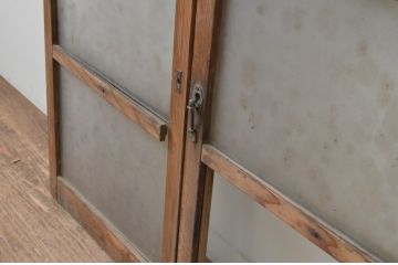 アンティーク建具　経年を感じさせる木味が魅力のガラス窓2枚セット(引き戸、ガラス戸)(R-067798)