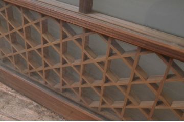 アンティーク建具　両面ガラス　燕の彫刻がかわいらしい組子入りガラス窓2枚セット(引き戸、ガラス戸)(R-067800)