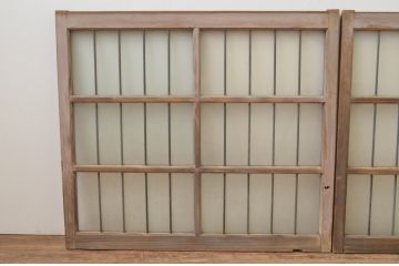 アンティーク建具　レトロな空間を演出する鉄格子入りガラス窓2枚セット(引き戸、ガラス戸)(R-067803)