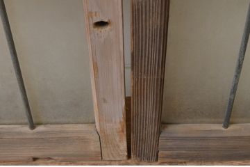 アンティーク建具　レトロな空間を演出する鉄格子入りガラス窓2枚セット(引き戸、ガラス戸)(R-067803)