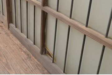 アンティーク建具　レトロな空間を演出する鉄格子入りガラス窓2枚セット(引き戸、ガラス戸)(R-067803)