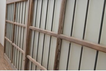 アンティーク建具　レトロな空間を演出する鉄格子入りガラス窓2枚セット(引き戸、ガラス戸)(R-067803)